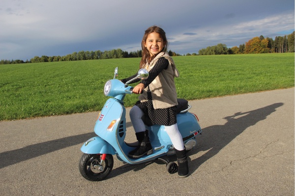 Moto Vespa infantil Jamara Gts 125 Azul 12v