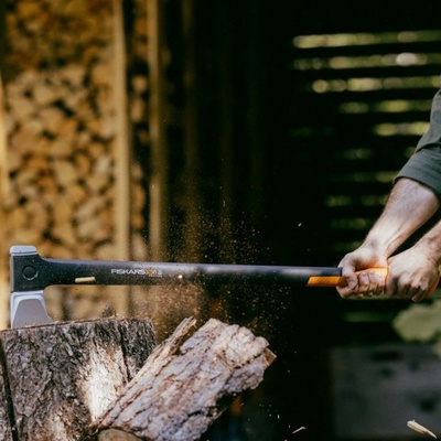 Hacha de Rajar X-series X32 Fiskars Hoja L